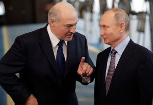 Lukaşenko Putindən tələb etdi: “Söz vermisən, mənə polkovnik rütbəsi ver” – VİDEO