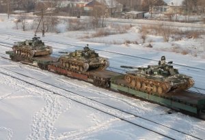 Rusiya-Ukrayna sərhədindən şok video: Vertolyotlar,tanklar bu nöqtəyə çatdı