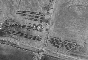 Новые спутниковые снимки: около 150 вертолетов у границ Украины со стороны Беларуси