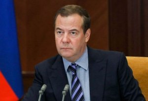 Medvedev fransalı naziri müharibə ilə hədələdi: “Sözünüzə fikir verin!”