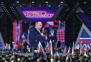Moskvada böyük mitinq var - Putin xalqın qarşısına çıxdı