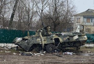 Atəşə hazırlaşan rus tanklarının və texnikalarının vurulma anı