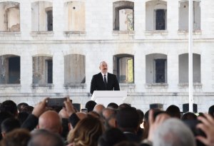 Şuşada Dünya Azərbaycanlılarının V Qurultayı başlayıb, Prezident çıxış edir