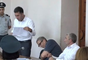 Erməni prodüser məhkəmə zalında öldü - Video