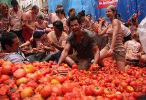 130 ton pomidoru festivala görə tələf etdilər - VİDEO