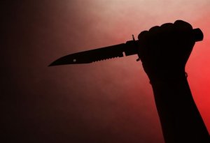 16 yaşlı gənc 49 yaşlı kişini bıçaqlayıb