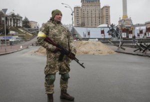 Rusiyalılar Xersonda qalmış kişiləri Ukraynaya qarşı döyüşməyə “dəvət edirlər”