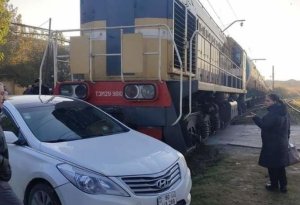Bakıda yük qatarı ilə avtomobil toqquşub — YENİLƏNİB (VİDEO)