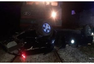 Ermənistanda qatarla minik avtomobili toqquşub, 4 nəfər ölüb