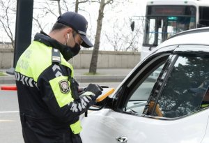 Polis məşhur qadın müğənninin maşının əlindən aldı: Görün nə qədər cəriməsi var