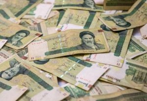 İran tüməni dollar qarşısında rekord həddə dəyər itirib