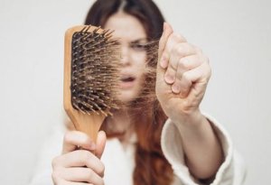Mövsümi saç tökülməsinin təbii həlli yolları