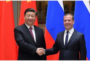 Medvedev Çinə niyə gedib?
