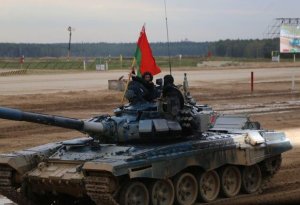 Belarus artilleriya bölmələrini hazır vəziyyətə gətirib