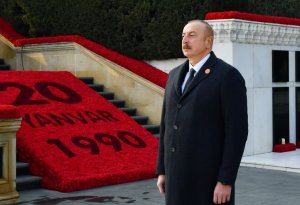 Prezident İlham Əliyev Şəhidlər xiyabanını ziyarət edib