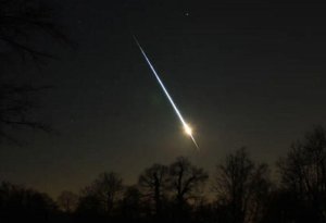 Fransa üzərində Yer atmosferinə çırpılan asteroid görüntüləndi - VİDEO