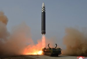 Şimali Koreya  qitələrarası ballistik raketi sınaqdan keçirib