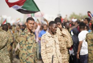 Sudan ordusu xüsusi təyinatlıların bazalarını nəzarətə götürüb, ölənlərin sayı artıb