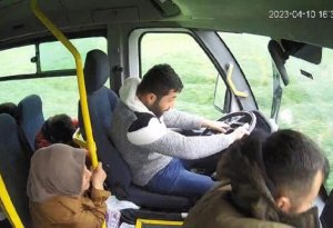Sürücü sükan arxasında yatdı,avtobus qəzaya uğradı - ANBAAN GÖRÜNTÜ