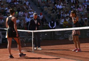 Ukraynalı idmançı rus tenisçinin əlini sıxmaqdan imtina etdi