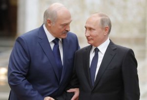 Putin və Lukaşenko telefonla son vəziyyəti müzakirə ediblər