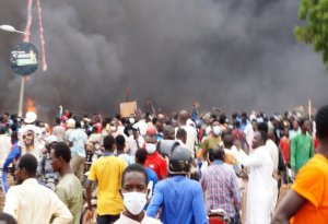Nigerdə ​​çevriliş tərəfdarları yenidən küçəyə çıxıb