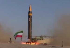 İran öz raketini nümayiş etdirib