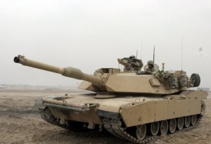 “Abrams” tanklarının partiyası Ukraynaya göndərilmək üçün Litvada boşaldılır
