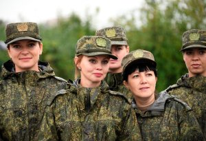 Kreml qadınların könüllü kimi xidmət etmək istəyini yüksək qiymətləndirib