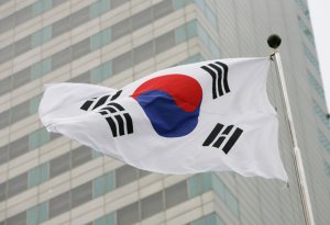 Cənubi Koreya hərbçiləri KXDR gəmisinə yardım edib