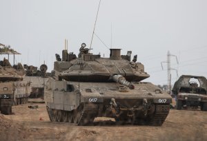 İsrail ordusunun tankları Qəzzaya girir