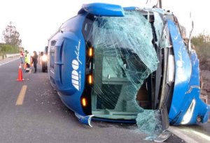 Avtobus aşdı: 12 nəfər öldü