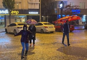 Antalyada güclü yağış: Evləri və iş yerlərini su basdı