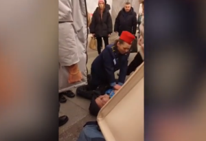 Metroda dəhşət: Kişi belə öldü  (18+VİDEO)