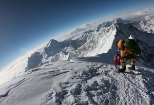 Everestdə rekord sayda insan ölüb
