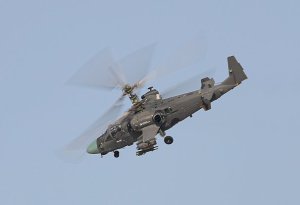 Ka-52 helikopteri  Ukrayna mövqelərini bombalayıb