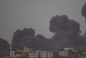 İsrail xəstəxananın yaxınlığında bombalandı: 18 ölü var