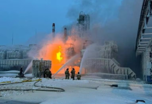 SON DƏQİQƏ! Rusiyanın ən böyük neft zavodu vuruldu +VİDEO