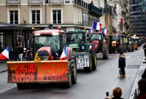 Fransız fermerlər Parisin “tam blokadası” elan etdilər