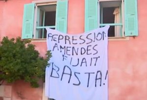 Korsikalılar Fransa Ədliyyə Nazirliyinin rəhbərinin evinə soxulublar