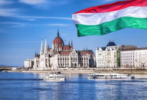 Macarıstan Qərbin Rusiya ilə dialoqdan imtina etməsini səhv adlandırıb