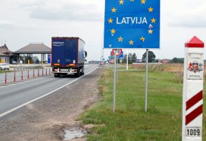 Latviya Rusiya vətəndaşlarının ölkədən kütləvi şəkildə qovulması ehtimalını qiymətləndirib