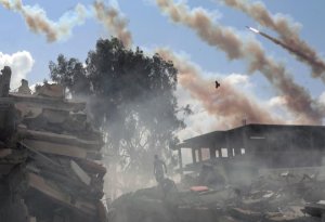 İsrail Qəzzada yüzlərlə fələstinlinin dəfn edildiyi qəbiristanlığı bombalayıb