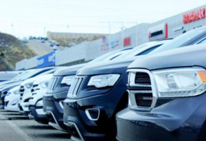 Bakıda 1,2 milyon manatlıq avtomobil satışa çıxarıldı - FOTO
