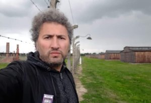 PKK tərəfdarları azərbaycanlı jurnalisti DÖYDÜLƏR