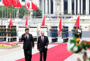 Putini Çində belə qarşıladılar -VİDEO