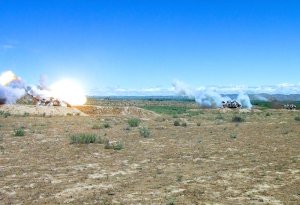 Artilleriya bölmələrinin döyüş atışlı taktiki təlimi başa çatdı - VİDEO