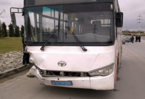 Bakıda FACİƏ: Qadın avtobusun təkərinin altında qalaraq öldü
