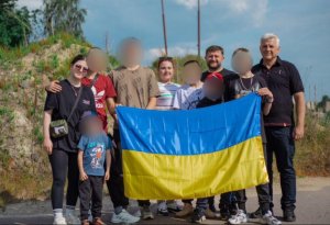 Ukrayna daha 13 uşağı ailələri ilə birlikdə geri qaytardı