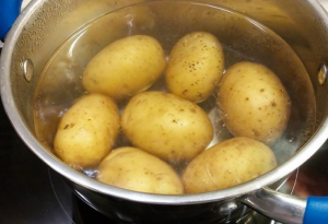 Kartof bişirilərkən edilən SƏHV - Evdar qadınların çoxu bilmir